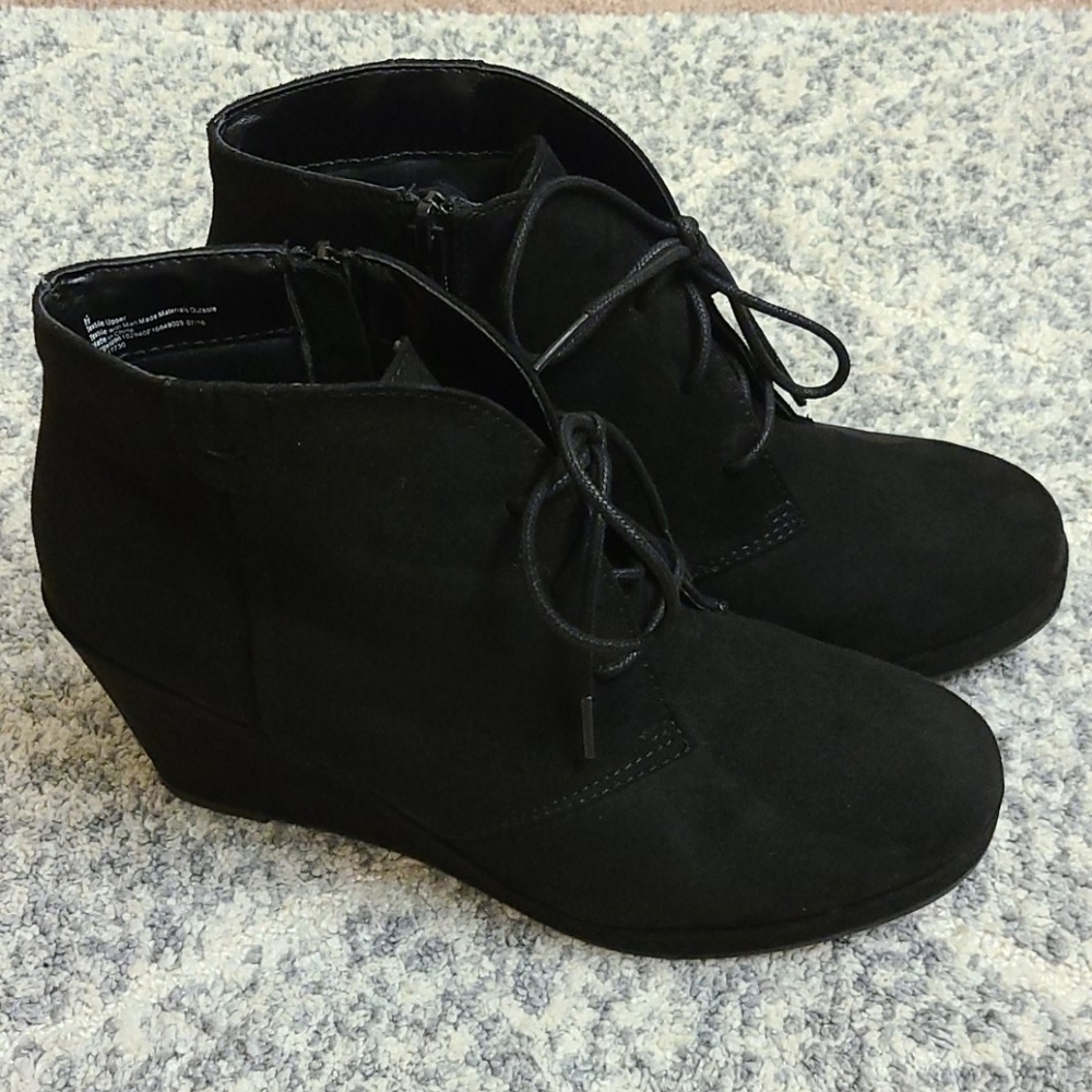 🍍Merona faux suede black Wedge Booties